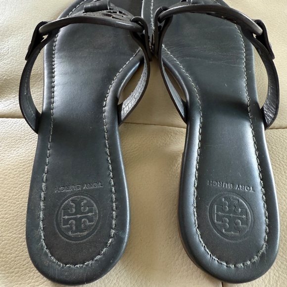 Authentic Tory Burch Miller Sandals Flip Flops Logo Leather Gray W 8.5 - Picture 4 of 8